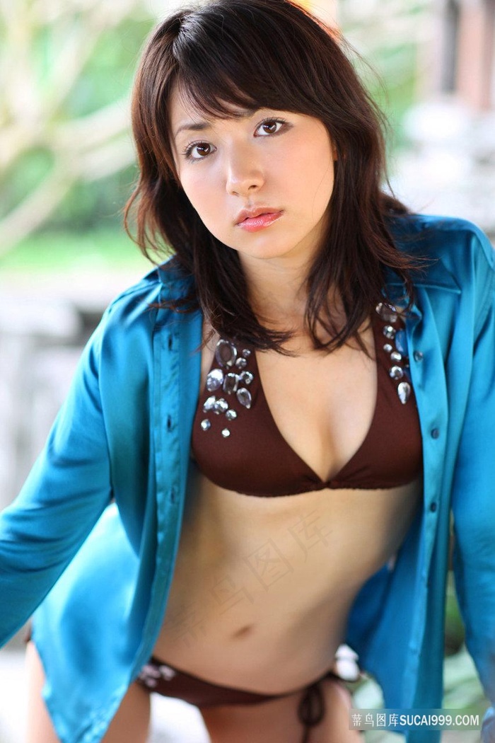 一边舔一边插不遮不挡射精